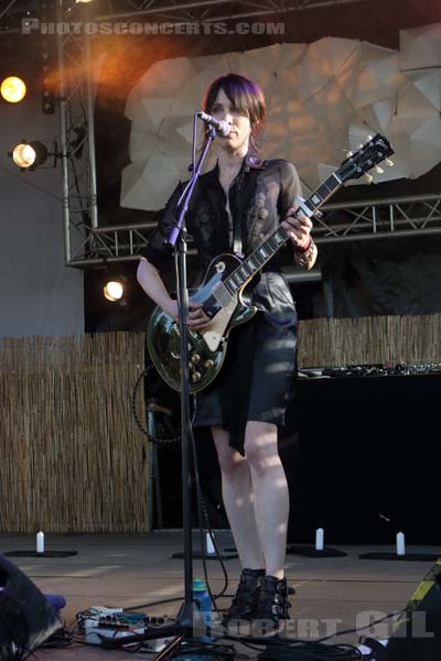 SUZIE STAPLETON - 2017-06-14 - PARIS - Glaz Art - 